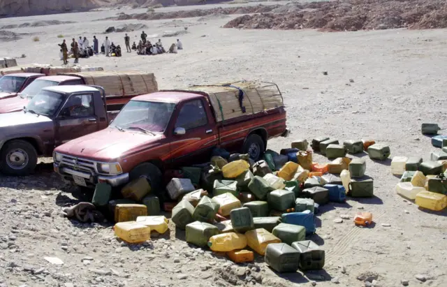 قاچاق سوخت به ویژه در مناطق مرزی ایران، سالهاست که یکی از چالشهای بزرگ دولتهای مختلف در ایران است