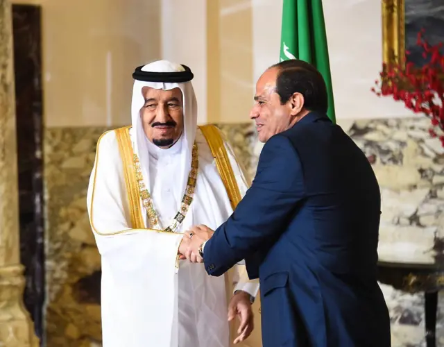 اپریل 2016 میں مصر کے صدر عبدالفتاح السیسی نے مصر کے صدارتی محل میں ملاقات کے دوران سعودی عرب کے شاہ سلمان کو آرڈر آف دی نیل میڈل سے نوازا۔