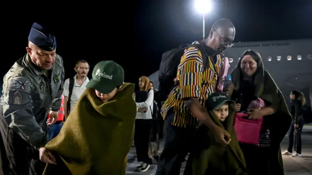 إجلاء الرعايا الأجانب من السودان مازال مستمرا.
