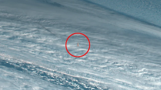 일본의 히마와리 위성이 화구의 하강 장면을 포착했다