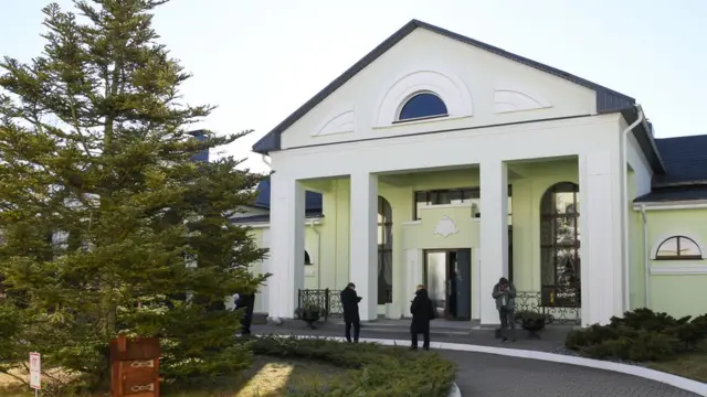 место проведения переговоров