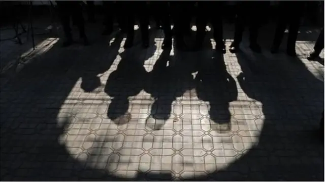 যুক্তরাষ্ট্র ভিত্তিক মানবাধিকার সংস্থা হিউম্যান রাইটস ওয়াচের অভিযোগ, বাংলাদেশের আইনশৃঙ্খলা বাহিনীগুলো অনেককে ধরে নিয়ে গোপন স্থানে আটকে রাখে