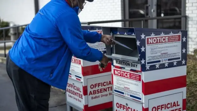 АКШнын шайлоо комиссиясы 91,6 млн. шайлоочу добуш берип, почта аркылуу бюллетендер келип түшкөнүн билдирди