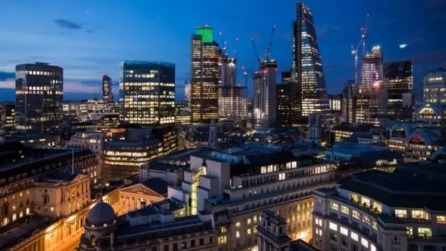 அரோரா குழுமத்தின் நிறுவகர் சுரிந்தர் அரோரா