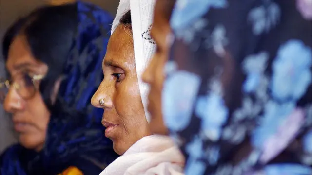 سنہ 2002 میں وہ خواتین ایک تقریب میں شامل ہوئیں جنھیں مبینہ طور پر 1971 میں جنگ کے دوران ریپ کیا گیا تھا