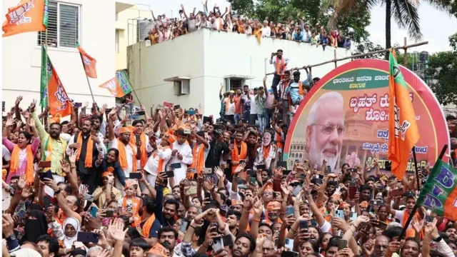 बैंगलुरु में मोदी का रोड शो