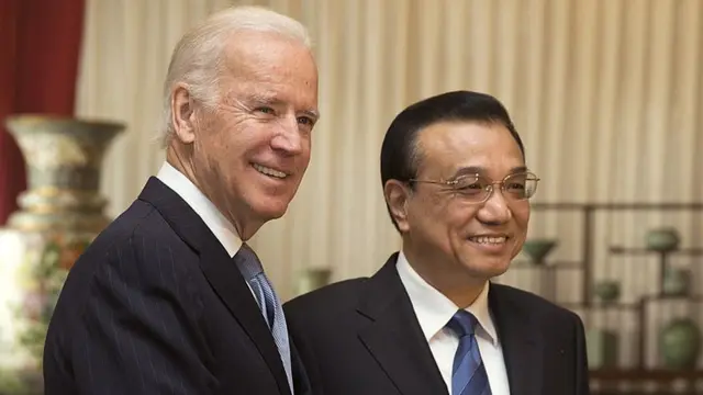 2013 నవంబర్‌‌లో బైడెన్ బీజింగ్‌లో పర్యటించినప్పుడు చైనా ప్రీమియర్ కెచియాంగ్‌ను కలిశారు