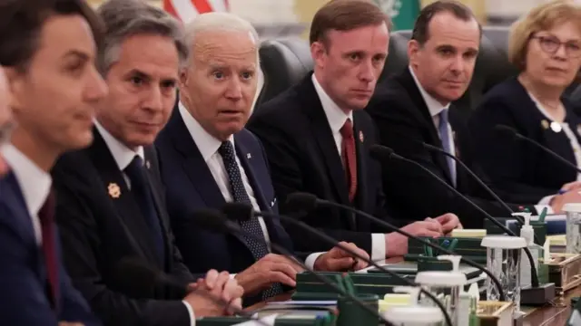 بايدن وفريقه في جدة