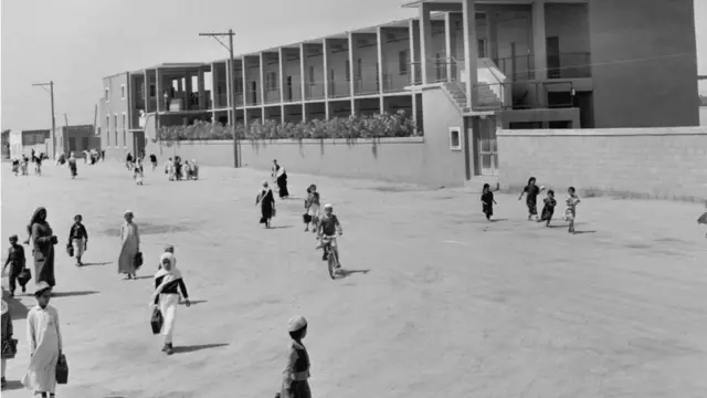 ১৯৫০ এর দশকে আরামকো'র কর্মীদের সন্তানদের জন্য প্রতিষ্ঠিত একটি স্কুল