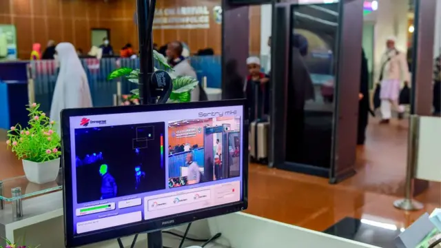 বিদেশ থেকে আসা যেকোনো যাত্রীকেই পরীক্ষা করে দেখার ব্যবস্থা রেখেছে বিমানবন্দর কর্তৃপক্ষ।