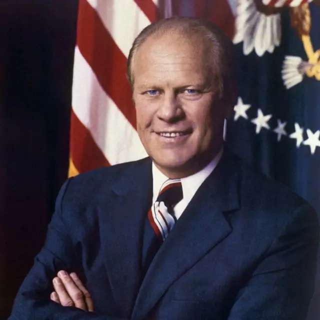 Gerald Ford vestindo terno em retrato oficial presidencial