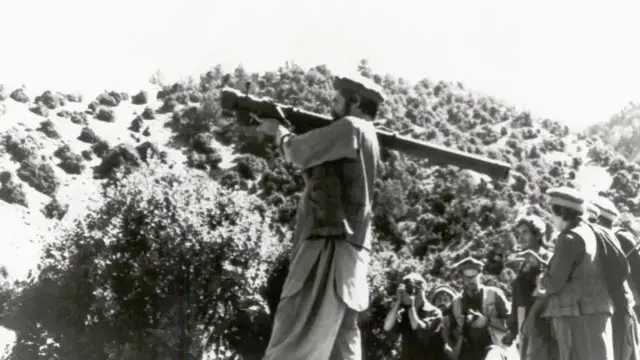 زیادہ تر سٹنگر میزائل لانچر گلبدین حکمت یار کے گروپ کو دی گئی