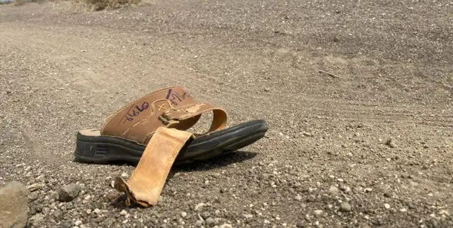 'ትግራይ ዓደይ' ዝብል ጽሑፍ ዝተጽሓፎ ጫማ