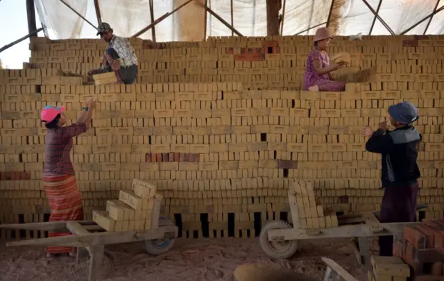 ဆောက်လုပ်ရေးလုပ်ငန်းခွင်ကနေ အလုပ်အကိုင်အခွင့်အလမ်းအများအပြား ဆုံးရှုံးခဲ့