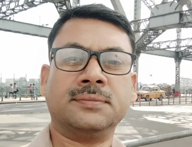 डॉ मोहम्मद शकील कोलकाता विश्वविद्यालय में फ़रसी के प्रोफ़ेसर हैं