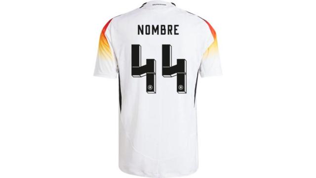 La camiseta 44 de Alemania que Adidas retiró por su “cuestionable” semejanza con la simbología nazi …