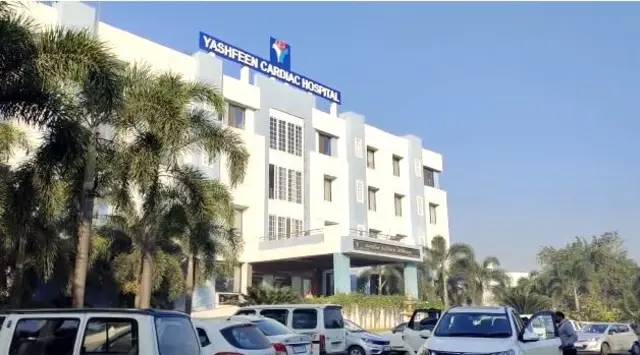 વલસાડની ખાનગી હૉસ્પિટલમાં ઘાયલોને ખસેડાયા છે