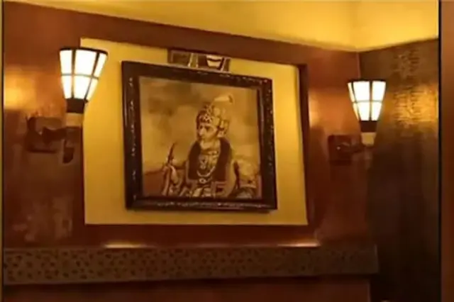 कोल्हापूरमधील एका हॉटेलमध्ये बहादूर शहा जफरचे पोस्टर फाडण्यात आले. 