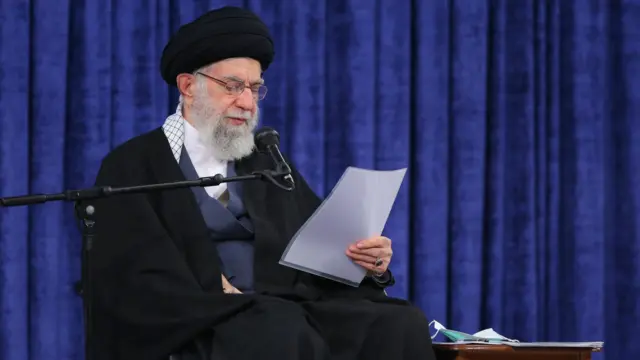 علی خامنه‌ای