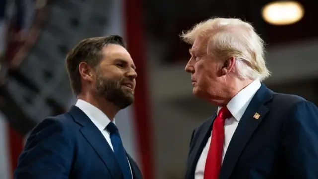 Presiden AS, Donald Trump, bersama Wapres AS, JD Vance. 