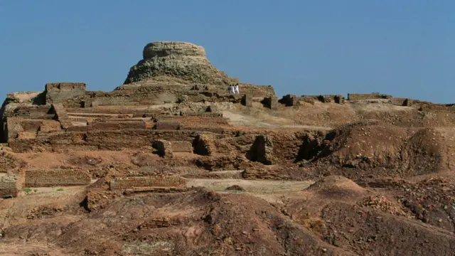 প্রাচীন মহেঞ্জোদারোর স্তূপ