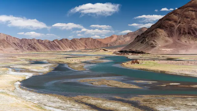 இமயமலையில் குறையும் பனிப்பொழிவு – ஆபத்தில் 200 கோடி பேரி வாழ்வாதாரம்