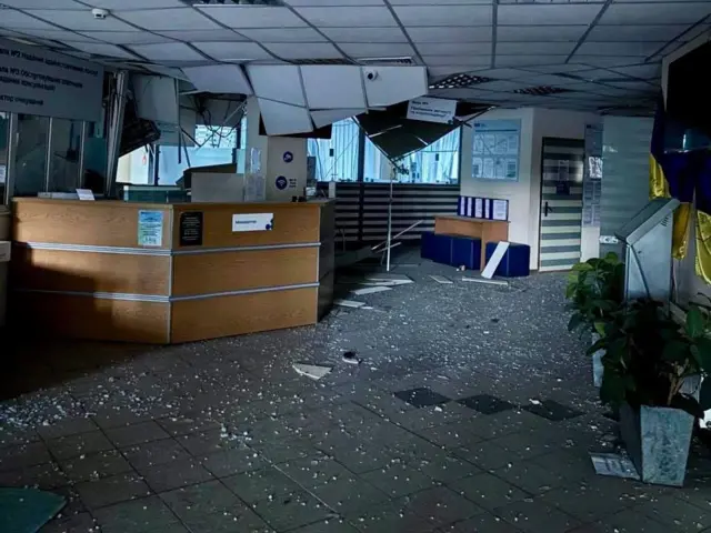 Пошкоджене приміщення податкової