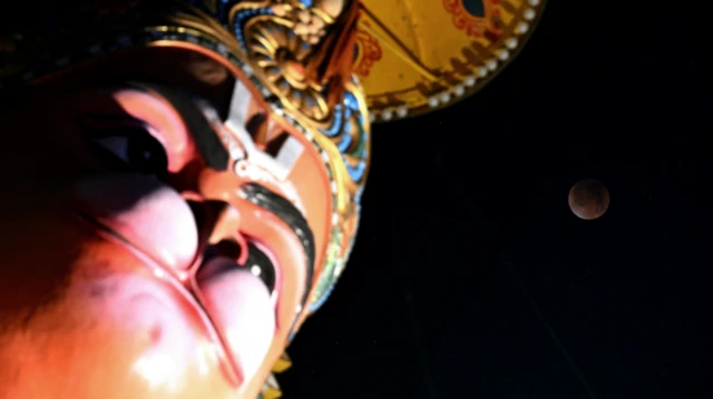 आशिया, युरोप आणि आफ्रिकेच्या काही भागात पूर्ण चंद्रग्रहण दिसले.