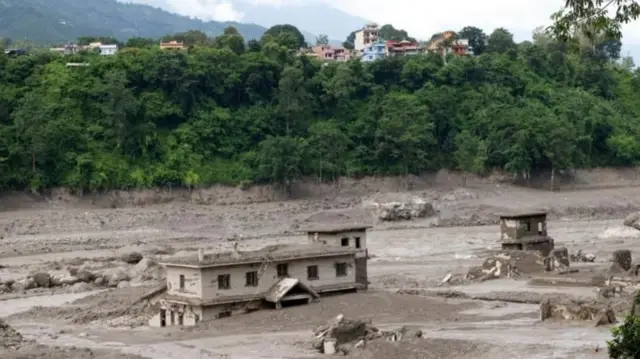 আকস্মিক বন্যায় ডুবে গেছে অনেক এলাকা