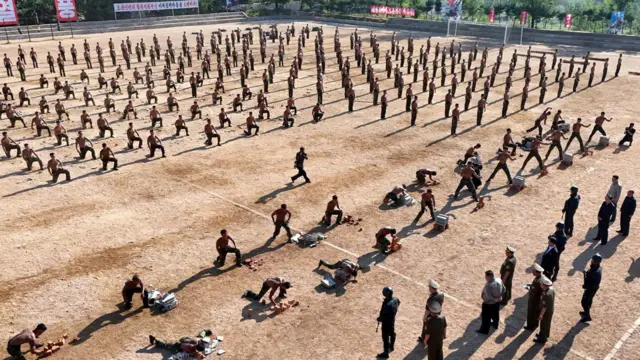 प्रशिक्षण लेते हुए उत्तर कोरिया की सेना 