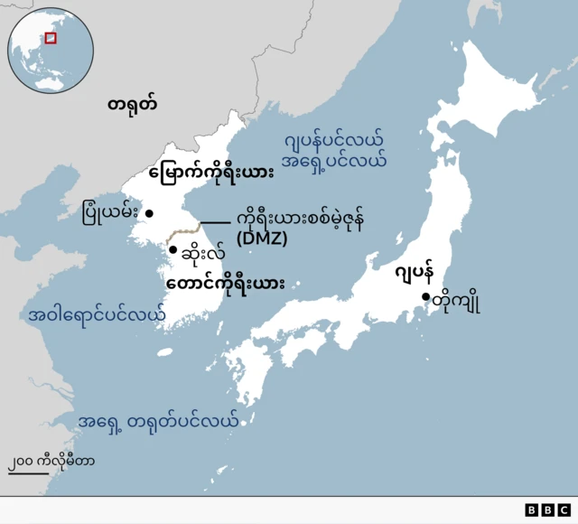 တရုတ်၊ မြောက်ကိုရီးယား၊ တောင်ကိုရီးယားနဲ့ ဂျပန်ကို ပြထားပြီး၊ မြို့တော်တွေဖြစ်တဲ့ ပြုံးယန်း၊ ဆိုးလ်နဲ့ တိုကျို တည်နေရာတွေကိုလည်း ပြထားတဲ့ မြေပုံ။