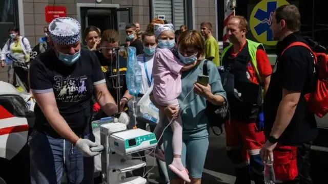 Абалы оор бейтаптарды ооруканадан аппаратка кошулган бойдон алып чыгышты