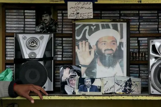 ਆਡੀਓ ਵੀਡੀਓ ਕੈਸਟਾਂ ਦੀ ਦੁਕਾਨ ਦੀ ਤਸਵੀਰ 