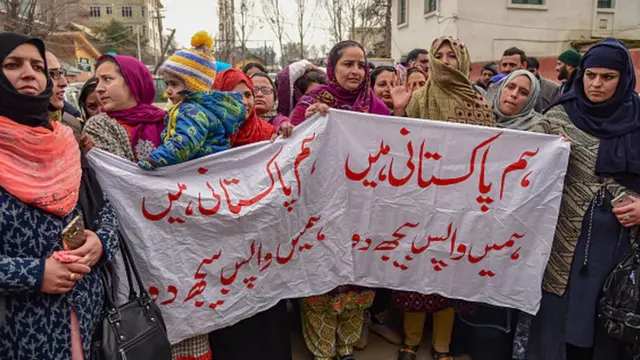 بھارت کے زیرِ انتظام کشمیر میں پھنسی خواتین