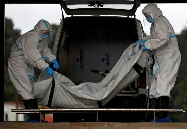 कोभिड-१९ का कारण मृत्यु हुने व्यक्तिको शव व्यवस्थापनमा नेपाली सेना खटिने गरेको छ