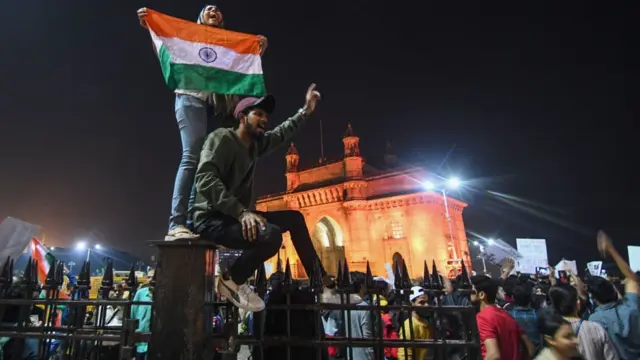 মুম্বাইয়ের গেটওয়ে অব ইন্ডিয়াতে বিক্ষোভ