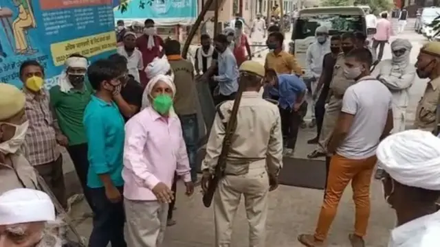 గోగ్వాన్ జలాల్పూర్ గ్రామస్తులు జిల్లా కలెక్టర్‌ను కలిసి, మొమోరాండం సమర్పించారు.