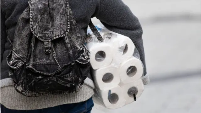 တချို့ပစ္စည်းတွေက တယောက် ဘယ်နှခုဆိုပြီး ကန့်သတ်ထားတယ်ဆိုတော့ များများဝယ်လေ့ရှိတဲ့ သက်ကြီးရွယ်အို ဈေးဝယ်သူတွေကို ရှင်းပြရတာ စိတ်မကောင်း