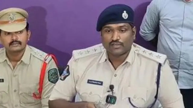 پولیس افسر پرتھوی تیج نے اس مبینہ جرم کی تفصیلات ایک پریس کانفرنس کے دوران بتائی ہیں