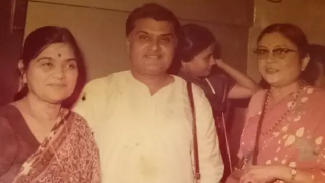 આનંદકુમાર સી. અને રાજુલ મહેતા સાથે કૌમુદીબહેન મુનશી