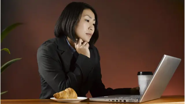 국가의 생산성과 노동 시간 역시 확실한 상관관계가 없다