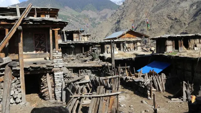 सुनसान बनेको मुगुम कार्मारोङको रिउसगाउँ 