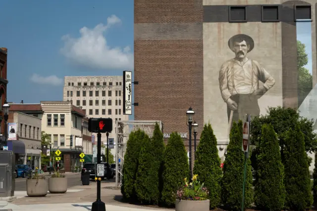 Ông JD Vance lớn lên và học trung học ở Middletown, Ohio.