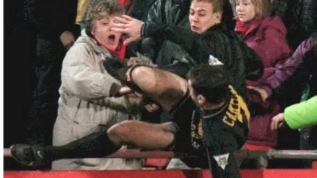 Lakini jezi yake nambari saba pia ilikumbwa na utata hususan wakati alipompiga teke shabiki mmoja wakati wa mechi.