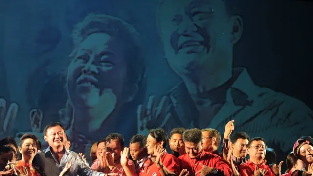 นายทักษิณ ชินวัตร พบปะกลุ่มคนเสื้อแดงภายในเสียมเรียบ