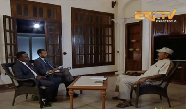 Isaayaas Afawarqii gaazexessitoota waliin