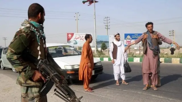 Ciidamada Afganistaan oo nin baaraya