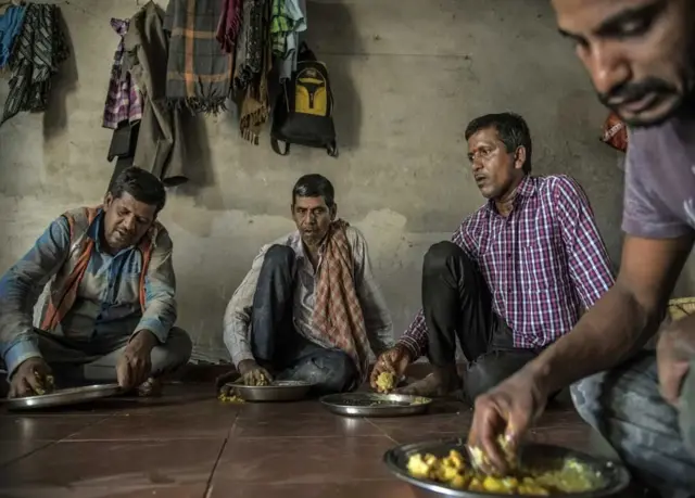 ગત વર્ષે લૉકડાઉન દરમિયાન સંતોષ અને ટુન્નાએ ભીખ માગવા સુધીની નોબત આવી ગઈ હતી