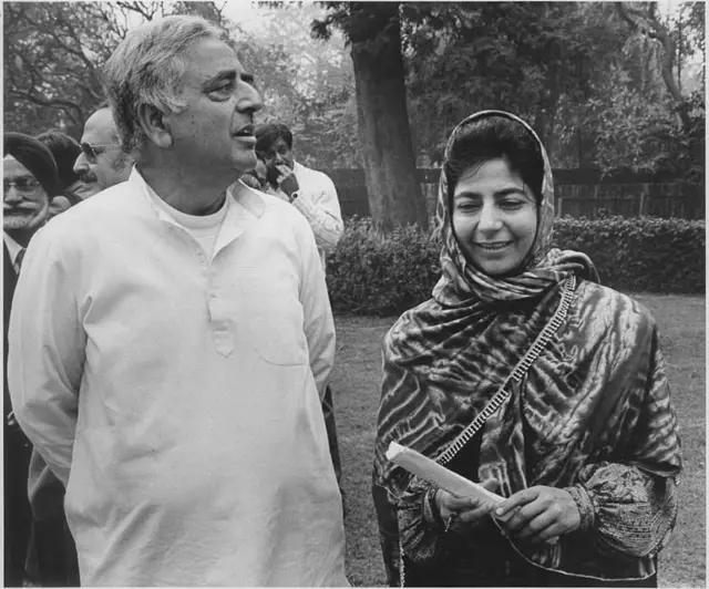 अपनी बड़ी बेटी महबूबा मुफ़्ती के साथ मुफ़्ती मोहम्मद सईद