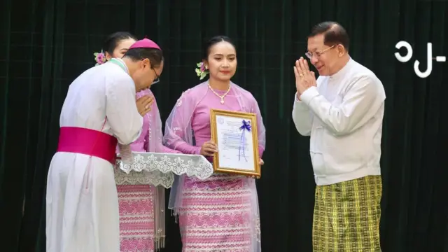 စစ်ခေါင်းဆောင်က ဘာသာရေးခေါင်းဆောင်တွေကို နေပြည်တော် ခေါ်တွေ့